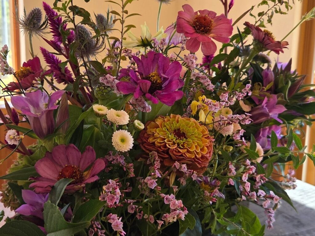 お宿千代里のテーブルに活けられた季節のお花